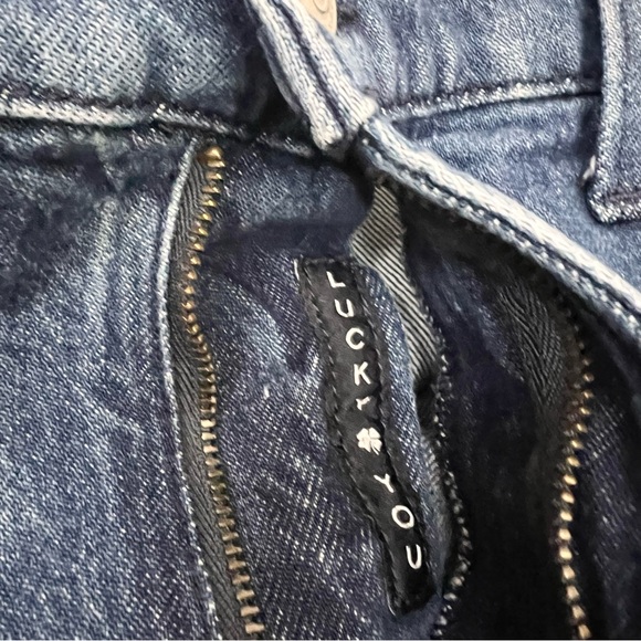 Lucky Brand Blue Boy Mid-Rise Relaxed Straight Leg Distressed Jeans Size 12/31 - Picture 3 of 13